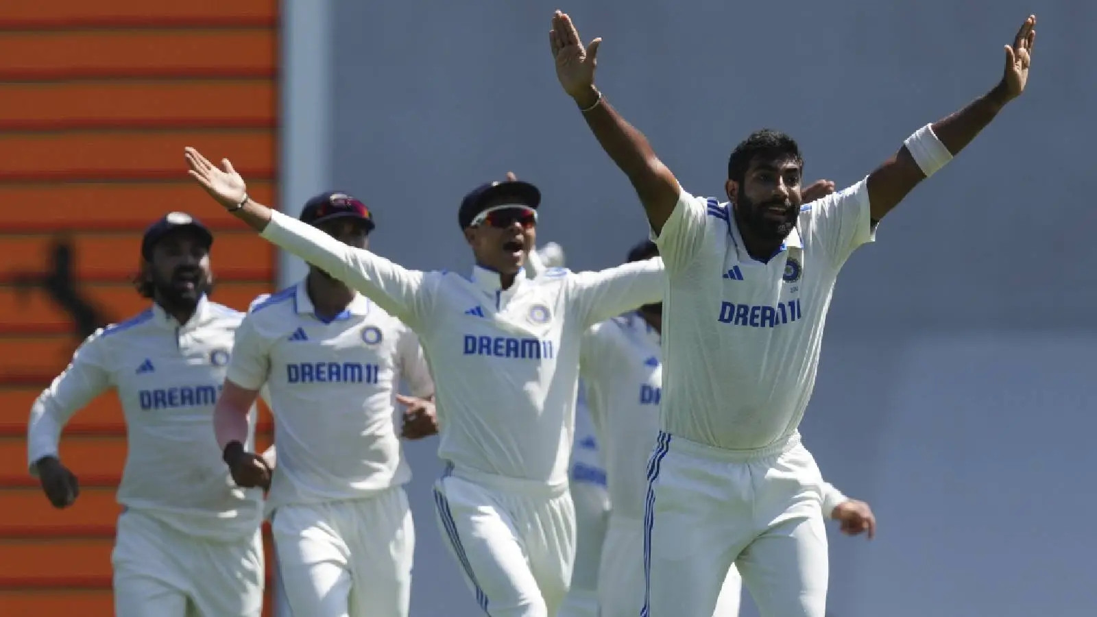  जसप्रीत बुमराहने ऑस्ट्रेलियाच्या मार्नस लॅबुशेनच्या विकेटसाठी यशस्वी अपील केले.